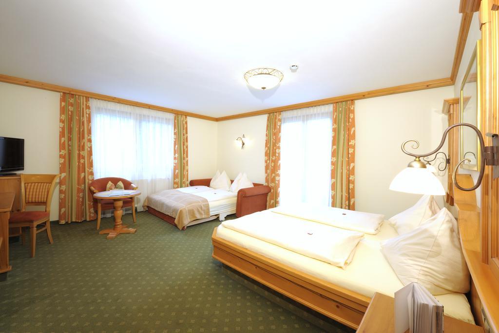 Hotel Garni Alpenland Алтенмаркт им Понгау Екстериор снимка
