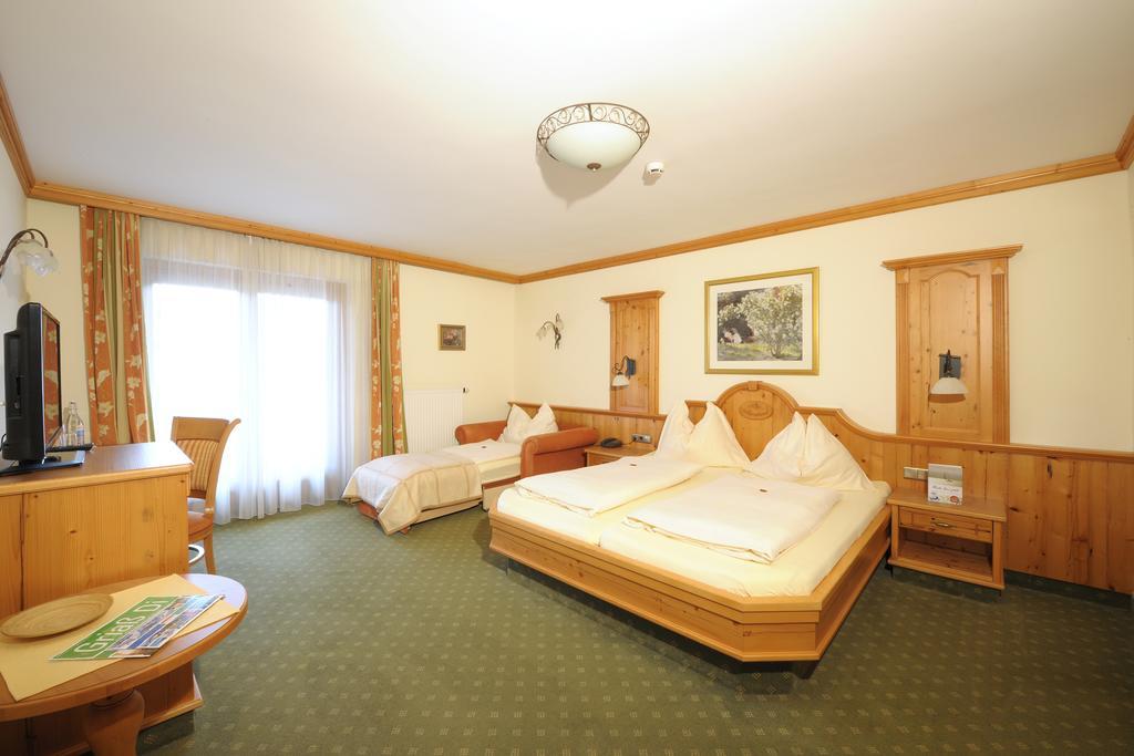 Hotel Garni Alpenland Алтенмаркт им Понгау Екстериор снимка