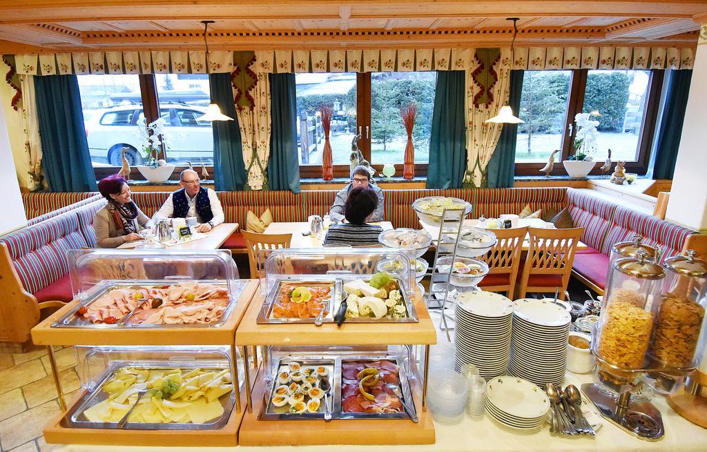 Hotel Garni Alpenland Алтенмаркт им Понгау Екстериор снимка