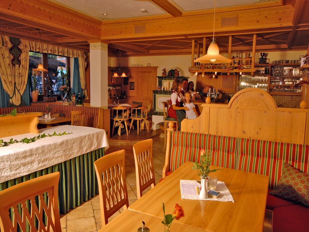 Hotel Garni Alpenland Алтенмаркт им Понгау Екстериор снимка